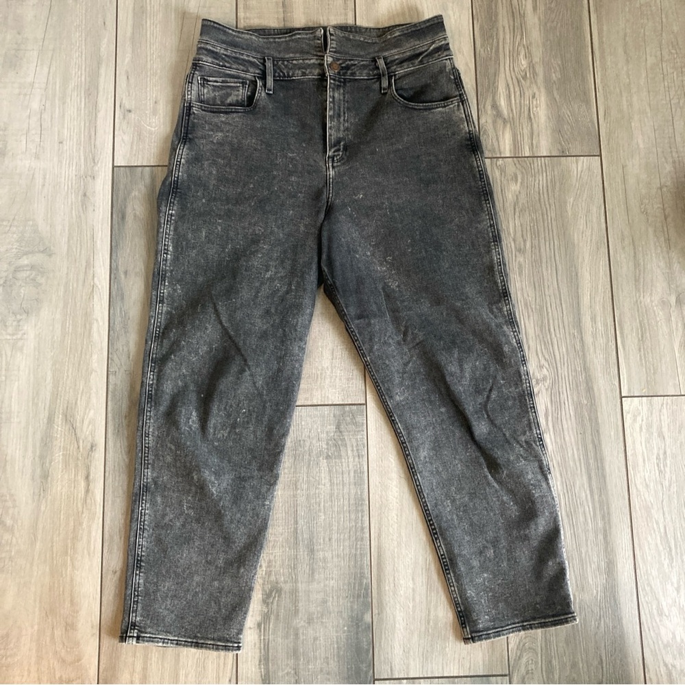 Hollister Ultra High-Rise Mom Jean